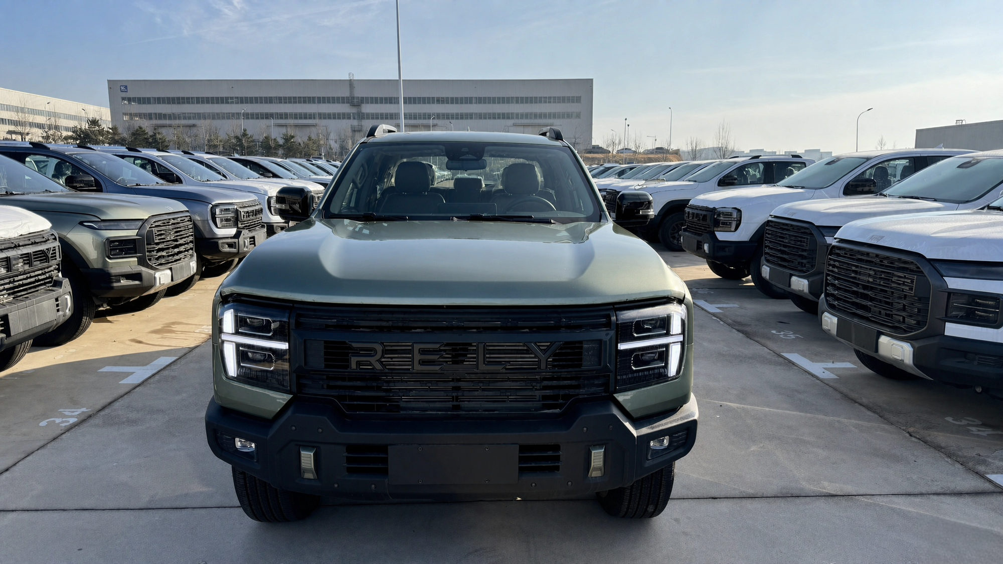 R8 front view