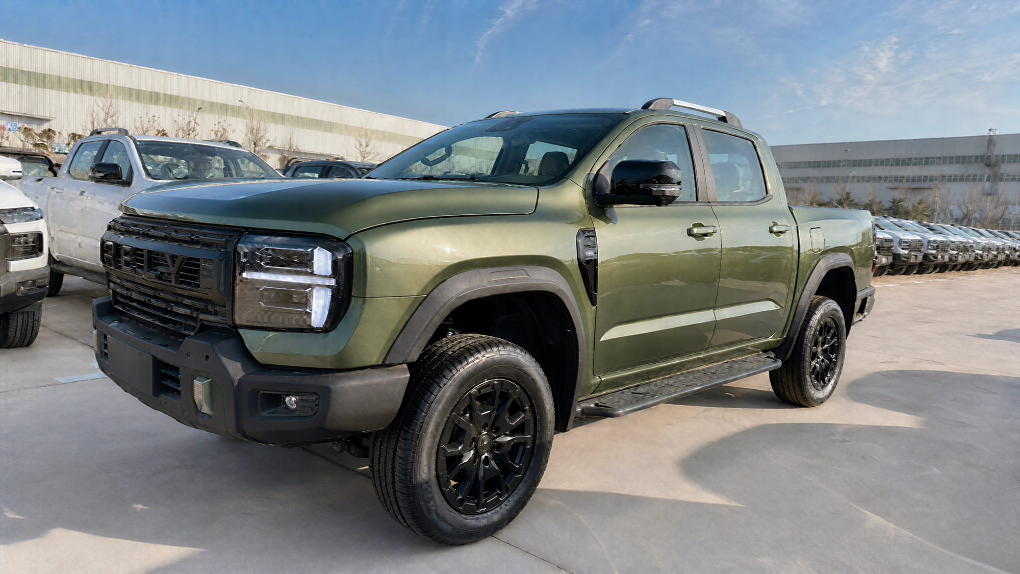 RELY R8 double-cab pickup in Jungle Green